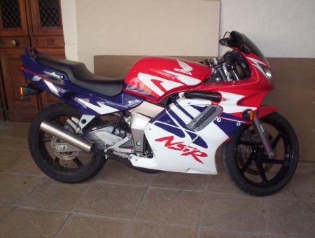 alors voila si le m6 lamoto de mon gronde frere il abitte ou lile acoter de roubaix59.