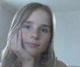 est voila linge si la soeur de alicia aussi je l'ador comme alicia tres gentille baissooouuuxxx a toi aussi