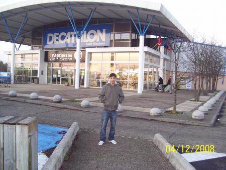 si tt pres de magasan decathlon